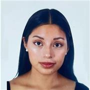 Estudiante universitaria de enfermería con amplia experiencia con niños